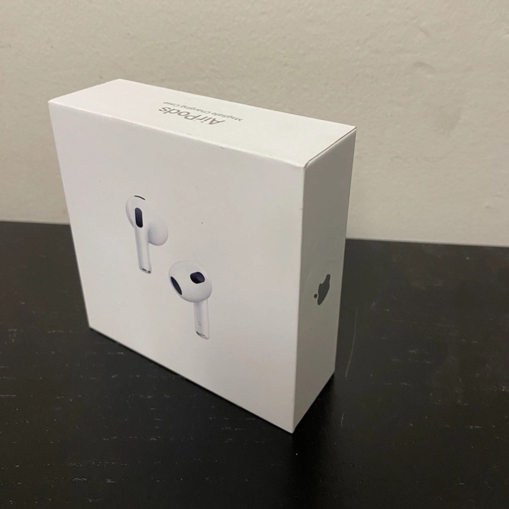 Apple AirPods (3rd Generation) with MagSafe Charging Case